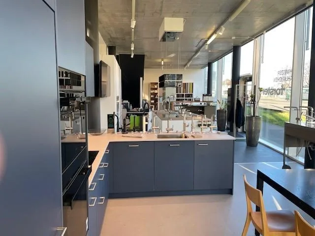 Ausstellungs-/ Büroräumlichkeiten zu vermieten beim M-Parc