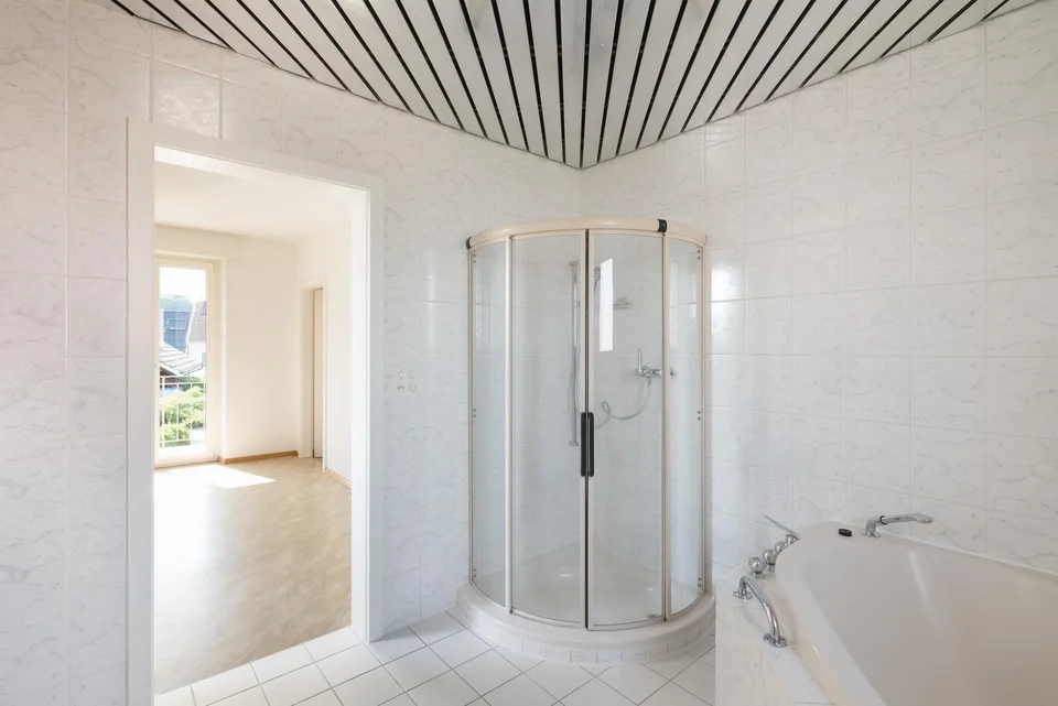 5-Zimmer-Einfamilienhaus 180 m2 im Dorfkern Therwil nähe ÖV – photo 7 sur 12