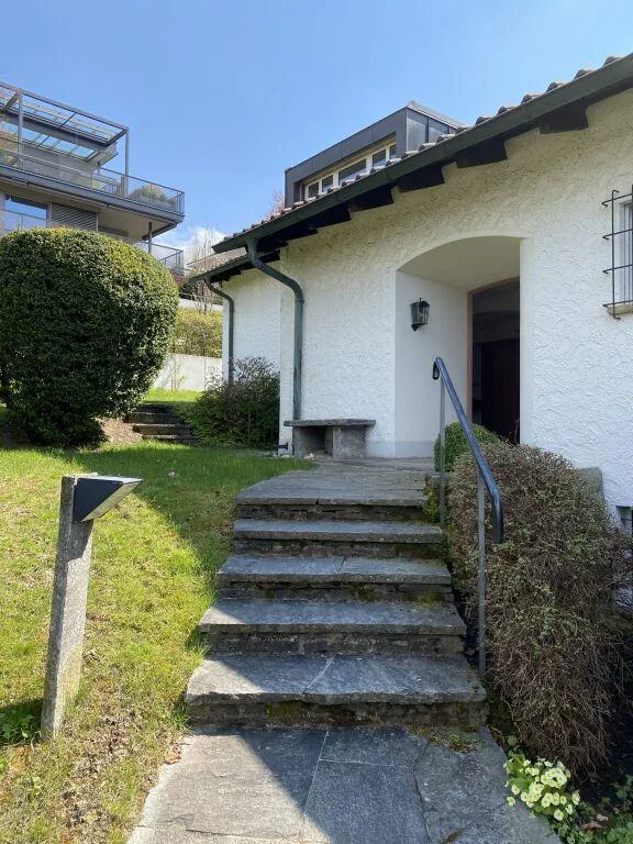 Freistehendes Einfamilienhaus in grüner Umgebung