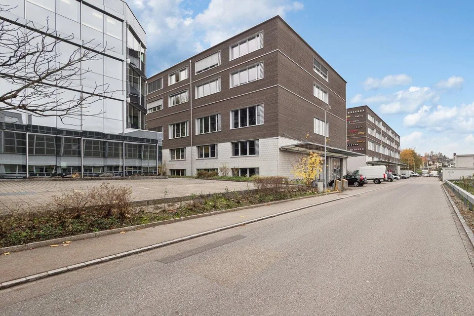 Gestalten Sie Ihre Gewerbefläche auf 306 m² im 1. Obergeschoss