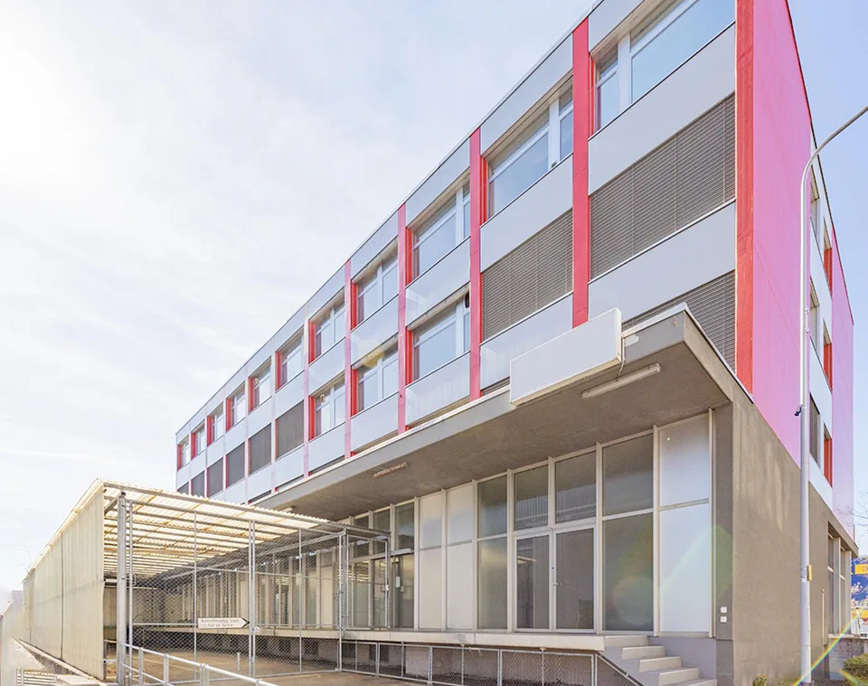 Grosszügige Lagerfläche/ Atelier befristet bis 28. Mai 2028