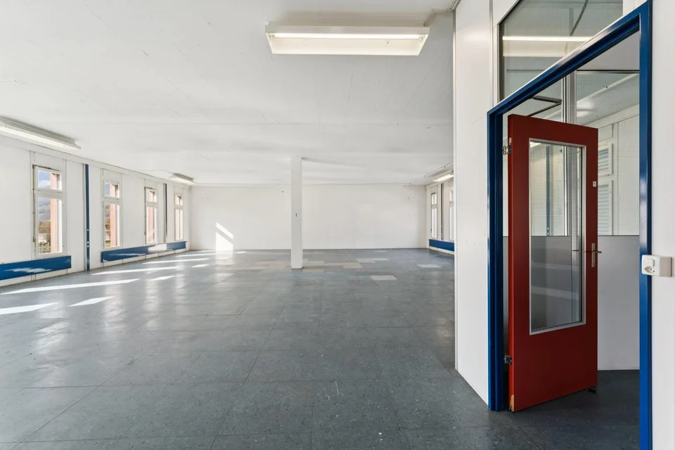 Viel Raum für Ihre Ideen – 200 m² helle Gewerbefläche an bester Lage