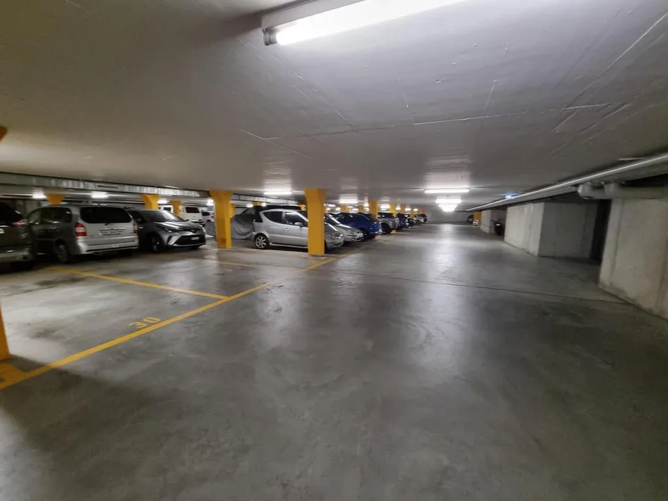 Einstellhallenplatz (mit oder ohne Elektroladestation) zu vermieten