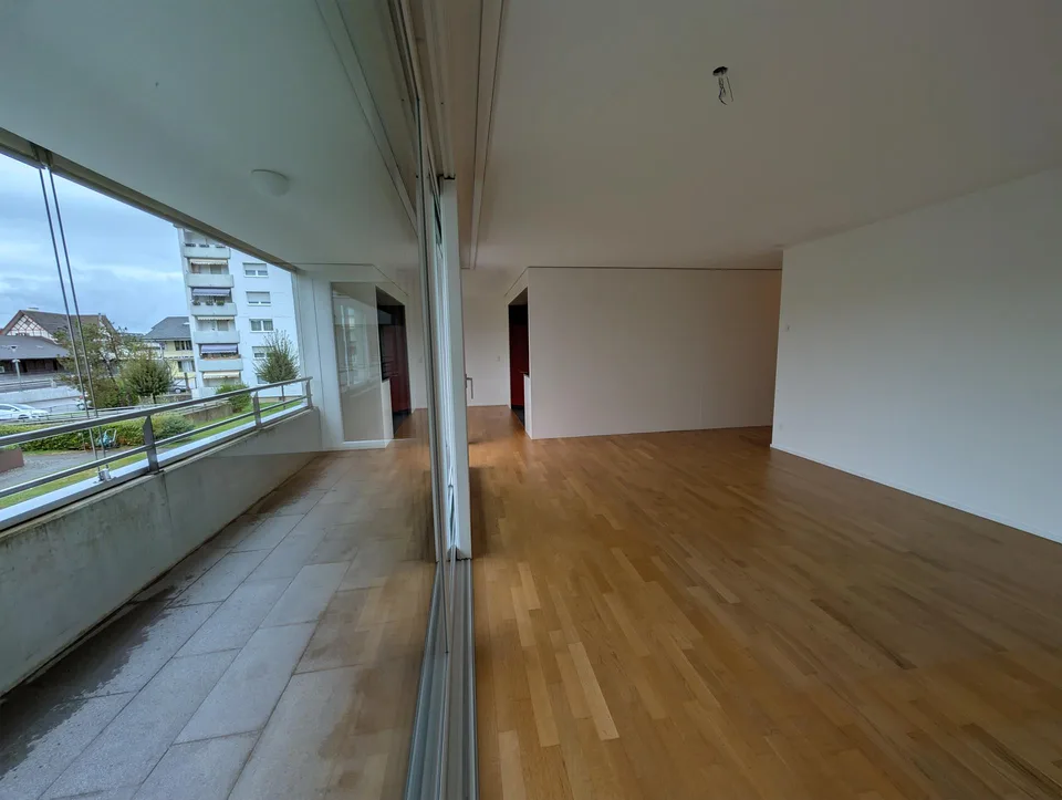 Grosszügige und helle 3.5-Zimmer Wohnung