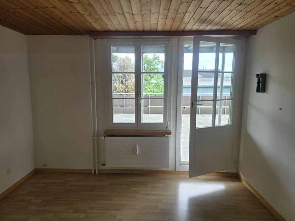 Charmante 4 Zimmer Altbauwohnung zu vermieten