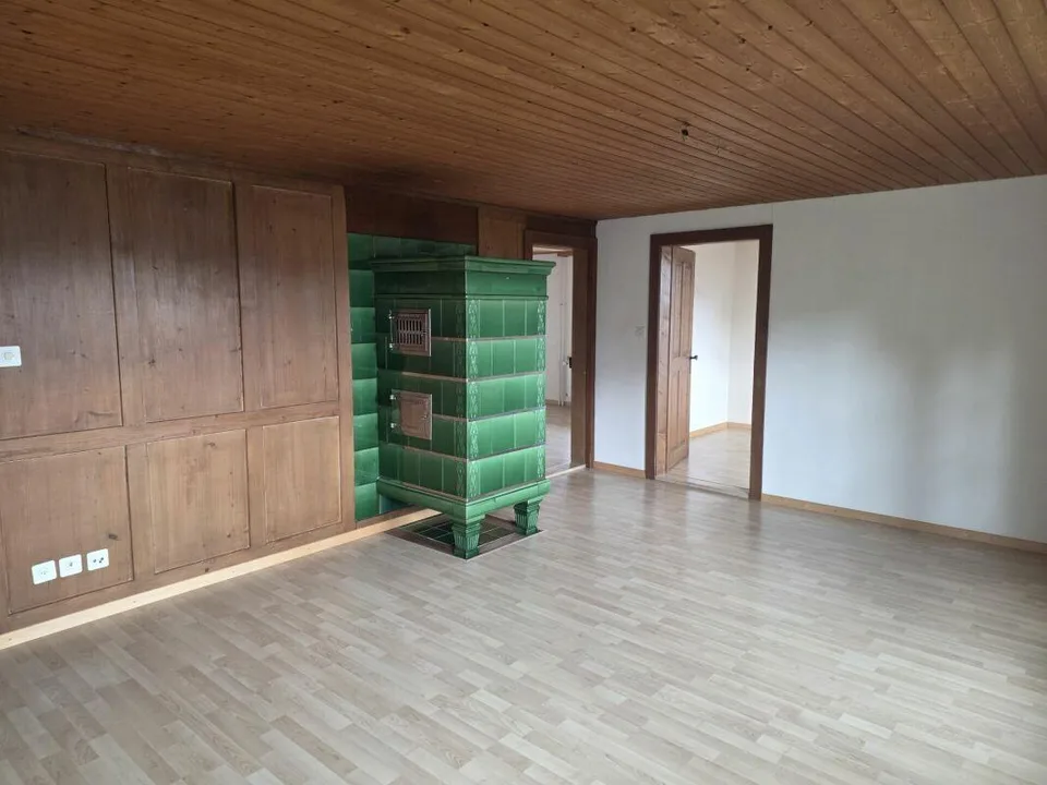 Charmante 4 Zimmer Altbauwohnung zu vermieten