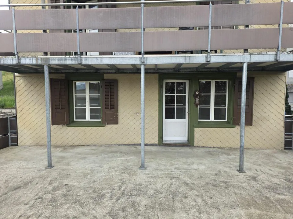 Charmante 4 Zimmer Altbauwohnung zu vermieten