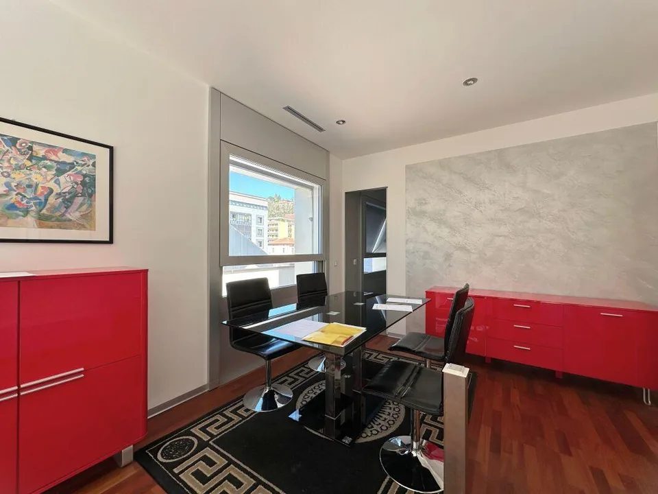 Ufficio arredato in stabile di prestigio | Furnished office in a pr...