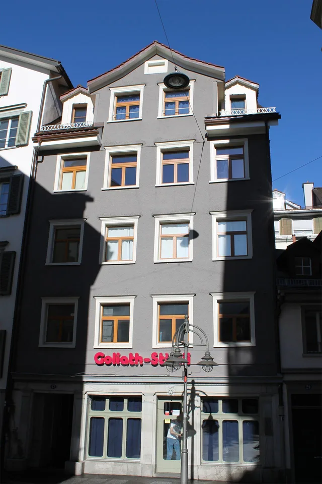 Teilmöbeliertes Zimmer in Wohnung zu vermieten