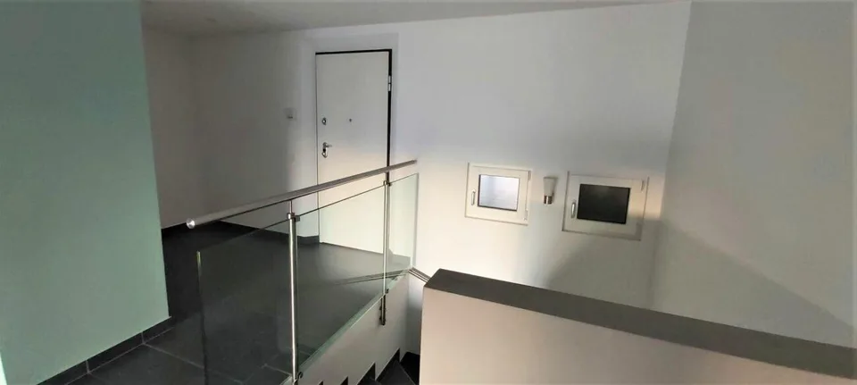 DUPLEX 4.5 LOCALI, VISTA APERTA, PORTICI E GIARDINO
