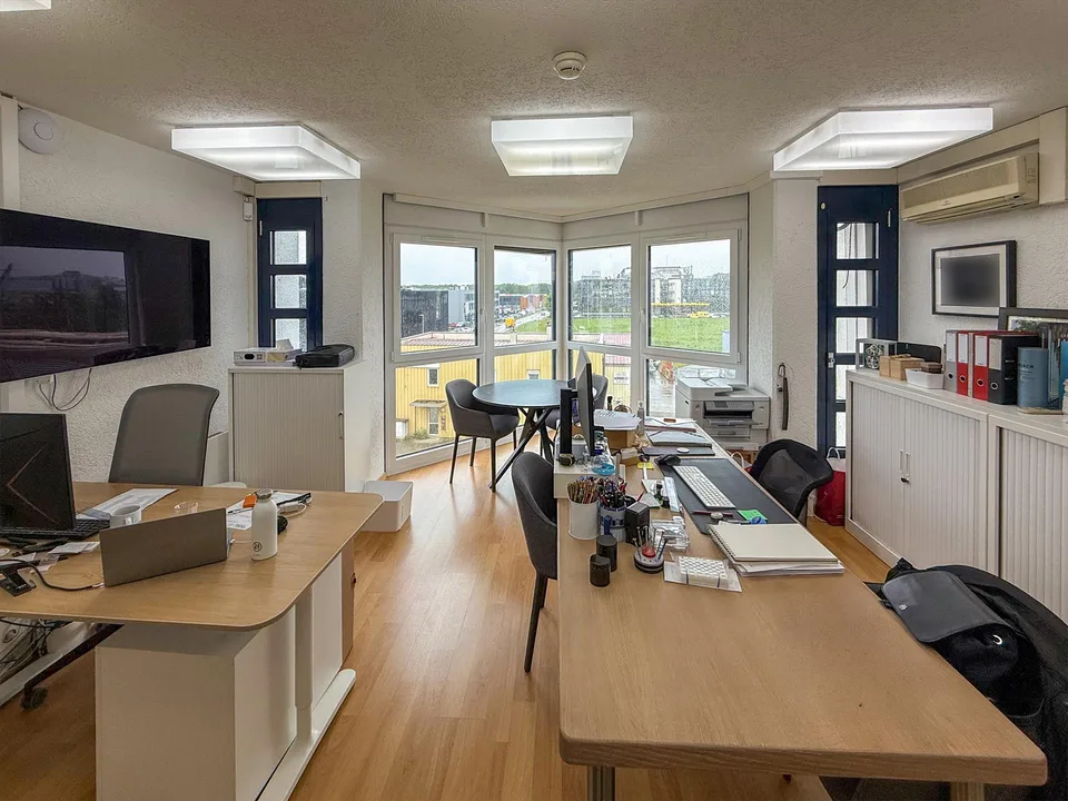 Très agréable bureau aux Avouillons