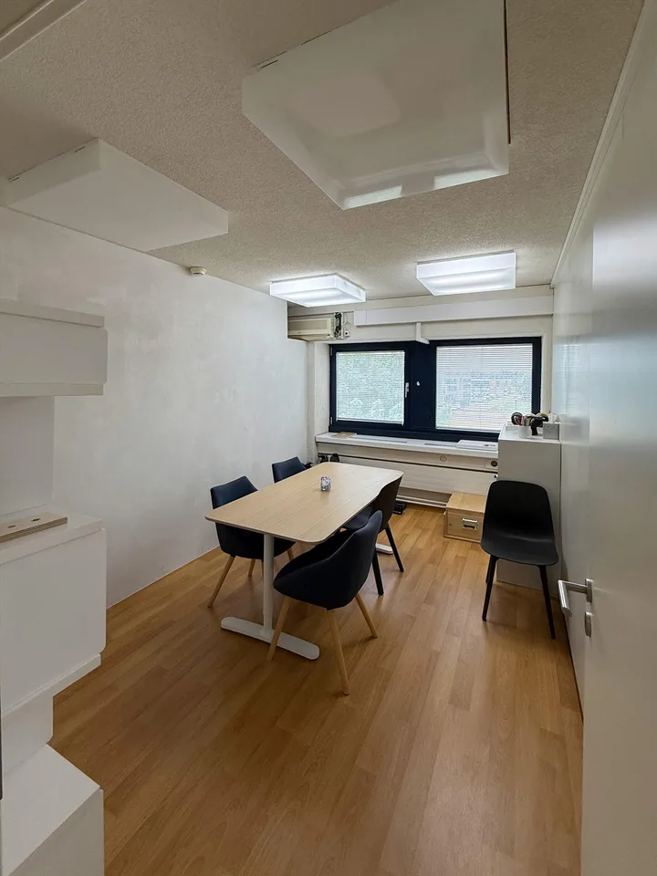 Très agréable bureau aux Avouillons