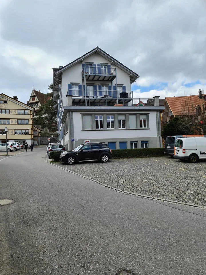 Helle renovierte 4-Zimmer-Wohnung
