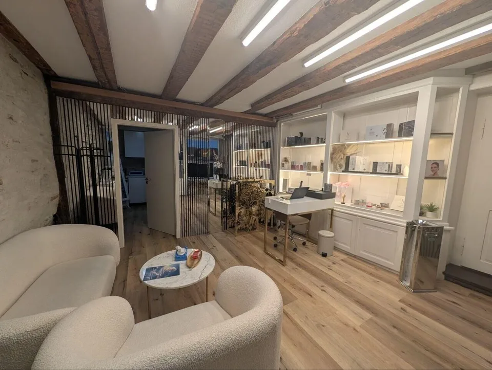 Im Herzen des Niederdorfs – Bewährter Salon oder Raum für Ihre Idee