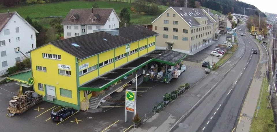 Gewerberaum mit Rampe und Warenlift inkl. viel Lagerplatz