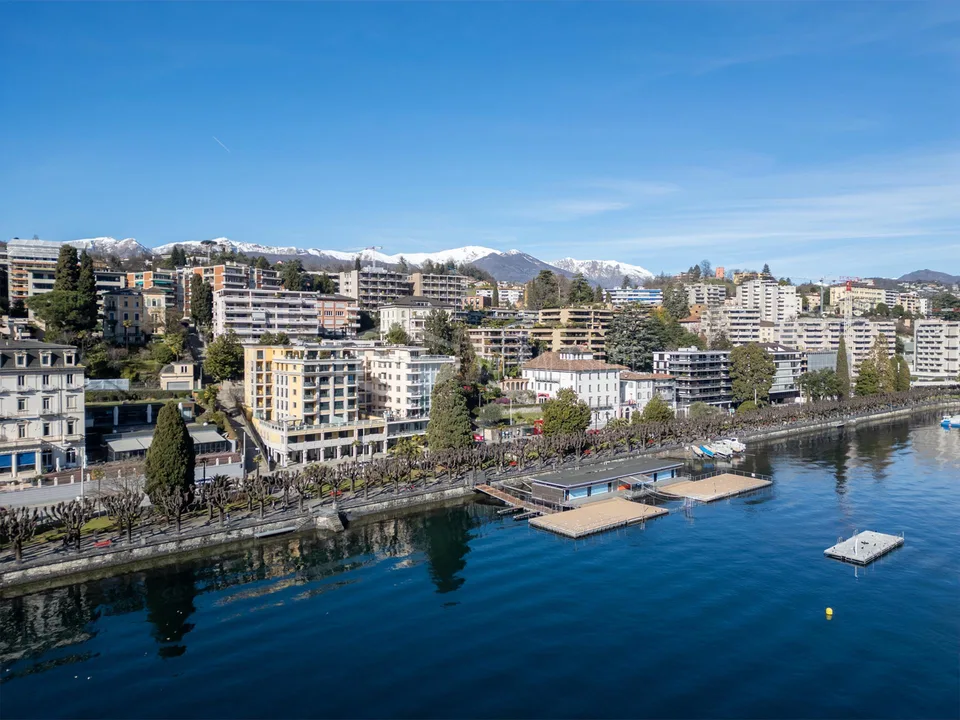 SPLENDIDO APPARTAMENTO CON GRANDE TERRAZZA E VISTA LAGO