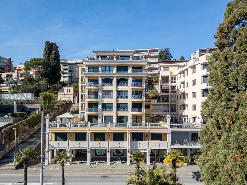 SPLENDIDO APPARTAMENTO CON GRANDE TERRAZZA E VISTA LAGO