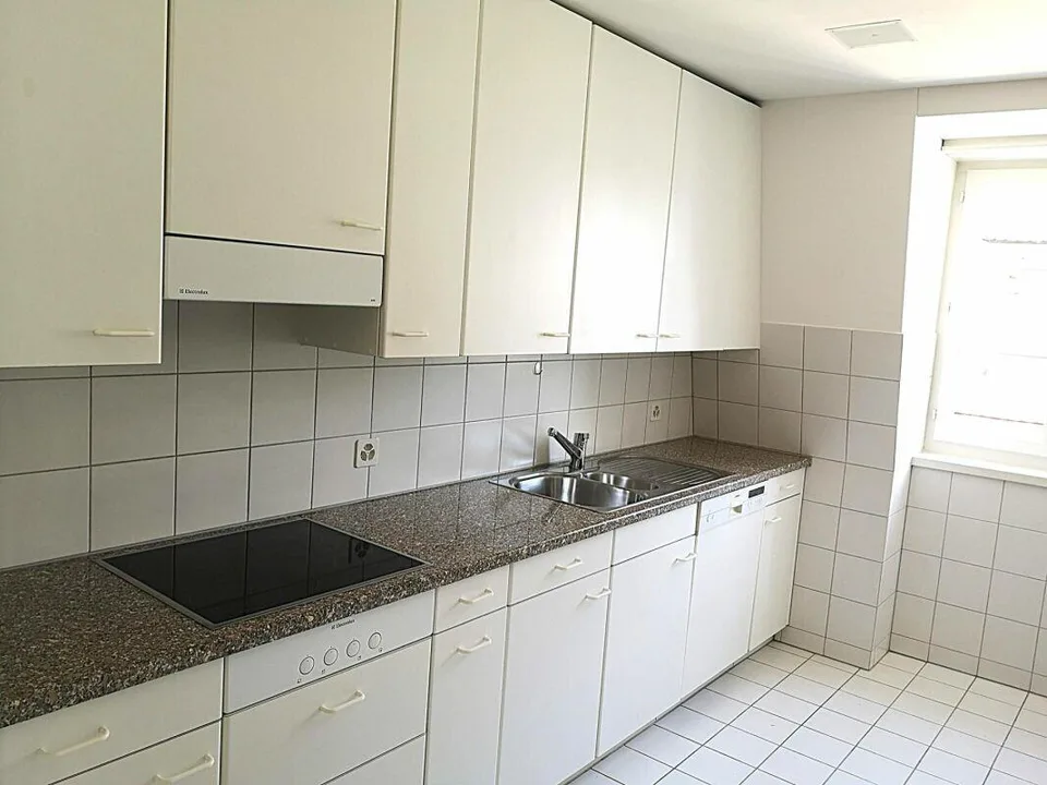 Helle und geräumige 3 1/2 Zimmerwohnung in Jugendstilhaus