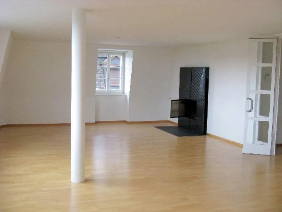 Helle und geräumige 3 1/2 Zimmerwohnung in Jugendstilhaus