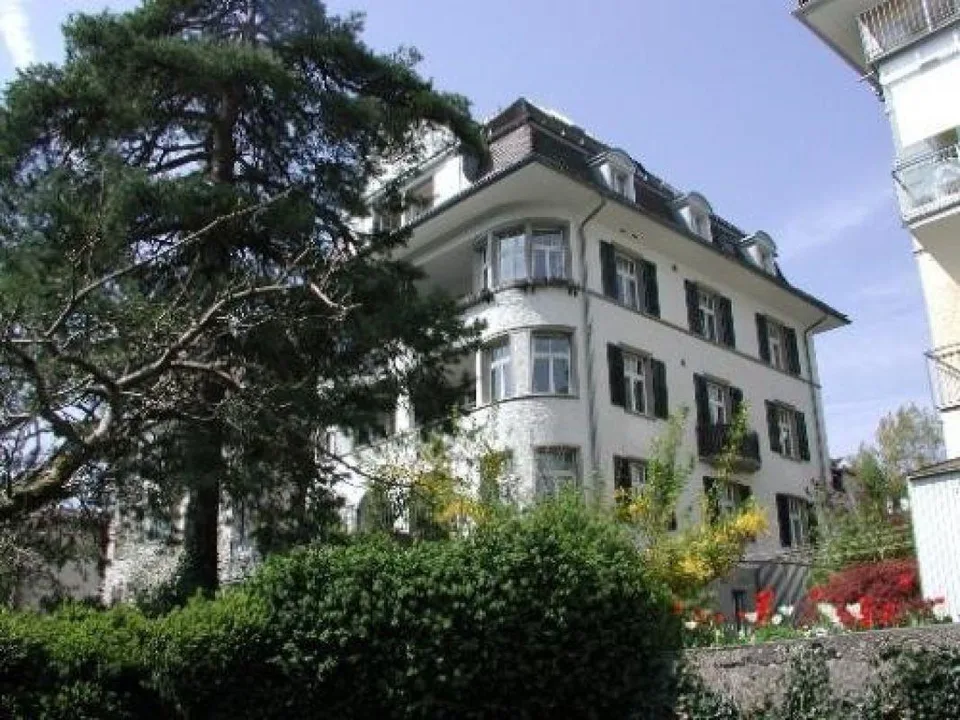 Helle und geräumige 3 1/2 Zimmerwohnung in Jugendstilhaus