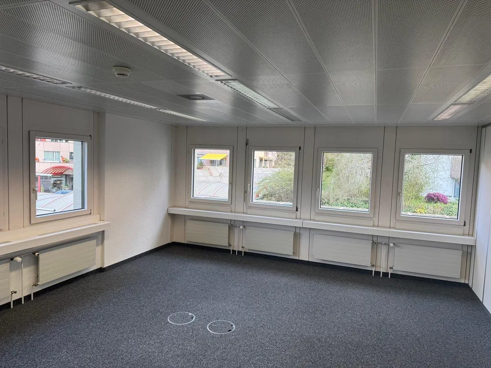Grosszügiges Büro mit 255 m² und abgeschlossenen Einzelbüros zur Miete