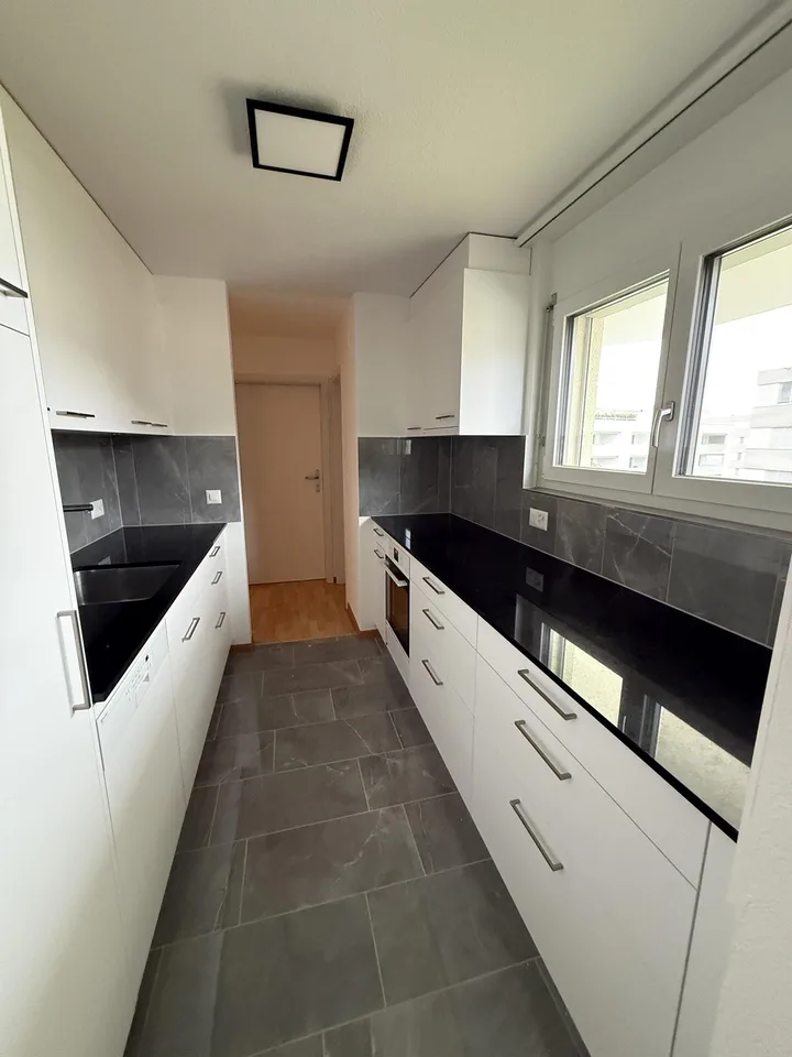 Neu renovierte 4,5 Zimmerwohnung mit neuer Küche und neuen Bäder