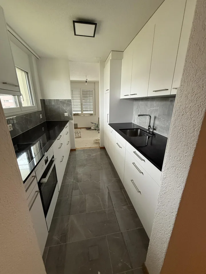 Neu renovierte 4,5 Zimmerwohnung mit neuer Küche und neuen Bäder