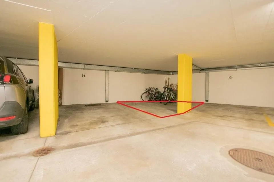 Töff Abstellplatz in Tiefgarage im Linsebühlquartier