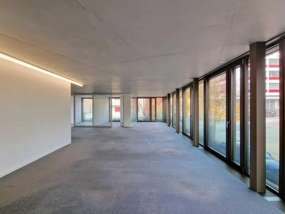 Dernière surface de 120 m², bureaux aménagées à louer immédiatement...