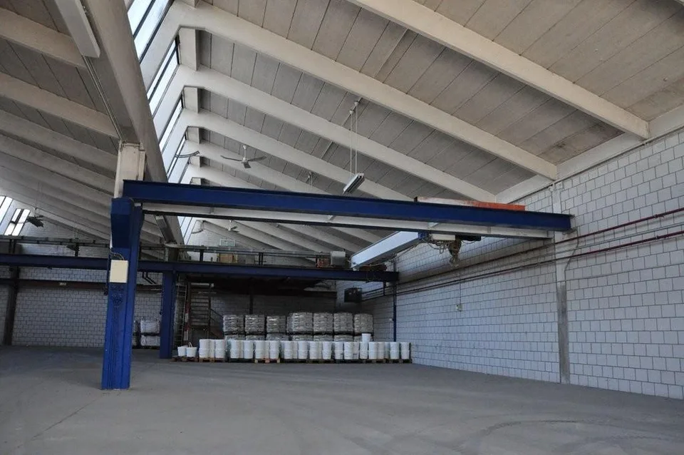 Gewerbe-/Produktions-/Lagerfläche (1100 m2)