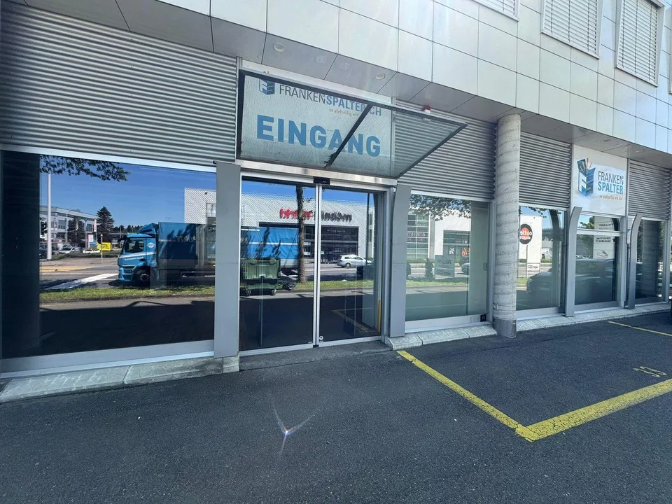 Attraktive Ladenfläche im befahrenen Zentrum von Dierikon direkt an...