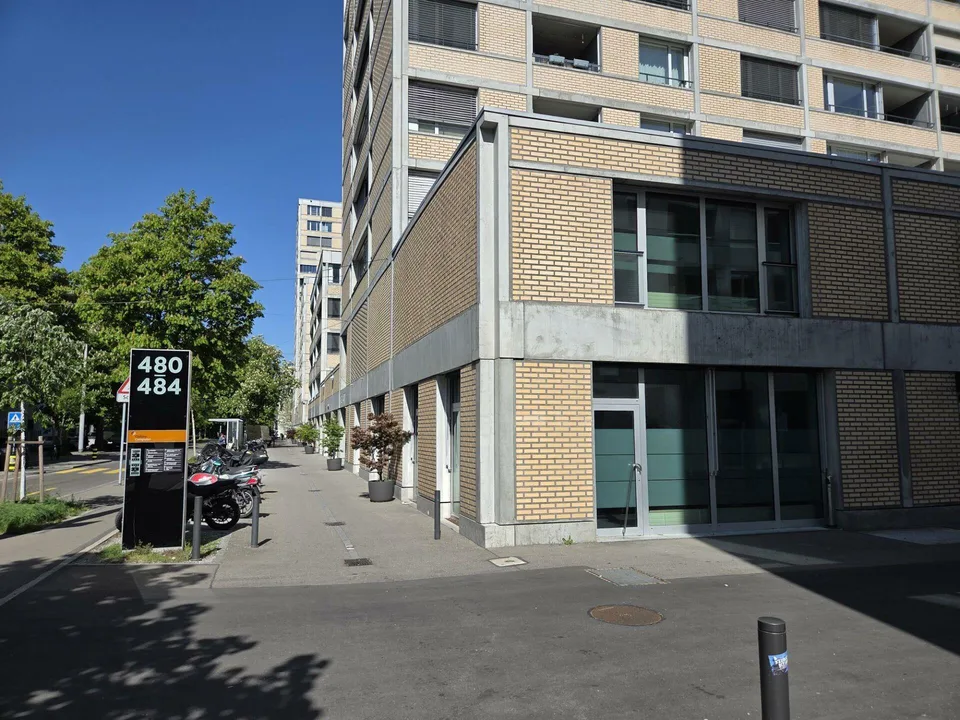 Ausgebaute Büro-/ oder Dienstleistungsfläche – Hauptverkehrsachse (...