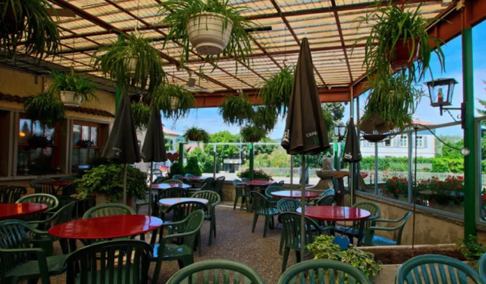 Café-Restaurant mit vielfältigen Möglichkeiten – Foto 8 von 10