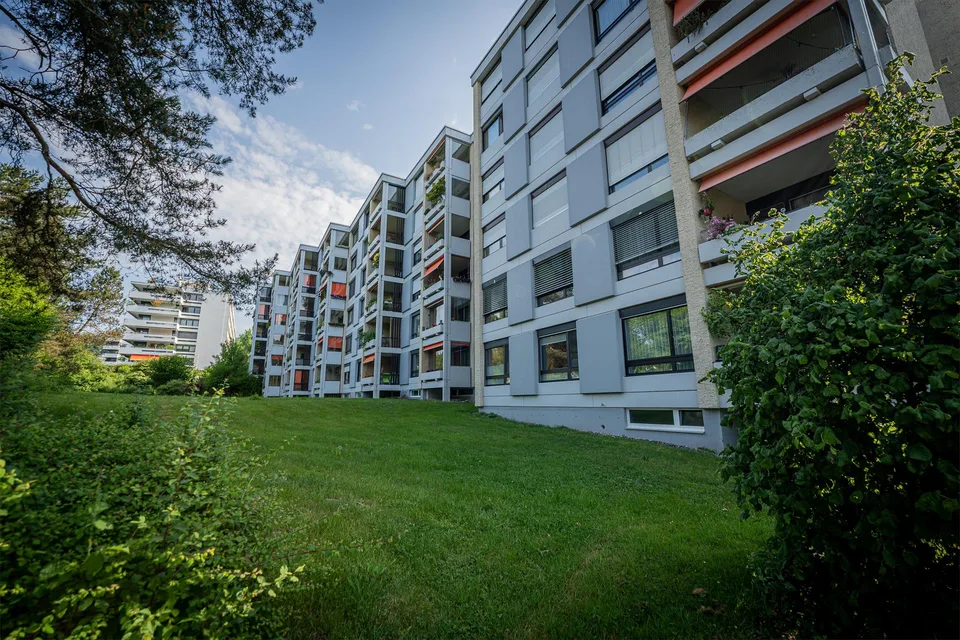 moderne, sonnige 4.5-Zimmer-Wohnung mit Sicht auf den Wohlensee