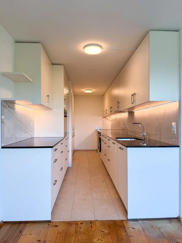moderne, sonnige 4.5-Zimmer-Wohnung mit Sicht auf den Wohlensee – photo 6 sur 13