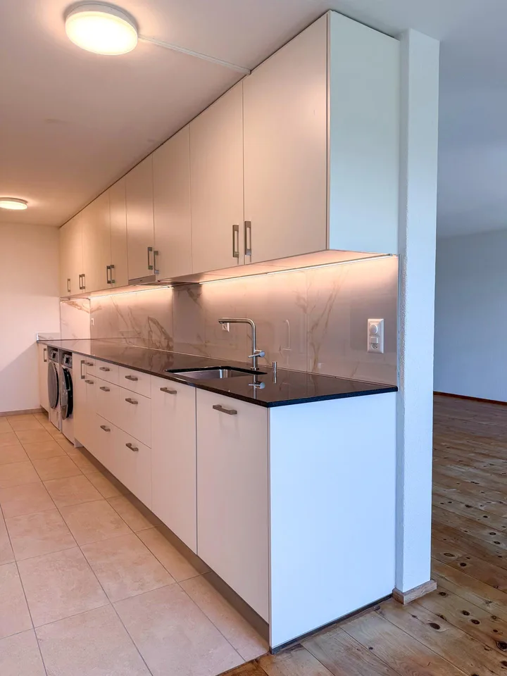 moderne, sonnige 4.5-Zimmer-Wohnung mit Sicht auf den Wohlensee – photo 7 sur 13