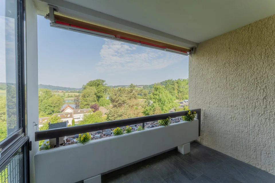 moderne, sonnige 4.5-Zimmer-Wohnung mit Sicht auf den Wohlensee