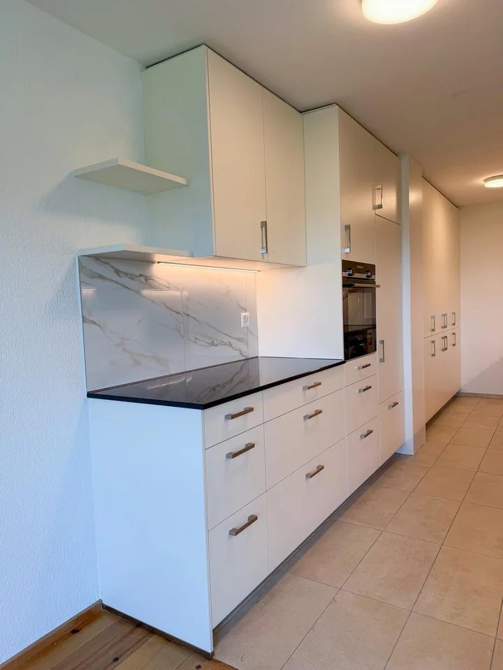 moderne, sonnige 4.5-Zimmer-Wohnung mit Sicht auf den Wohlensee – photo 8 sur 13