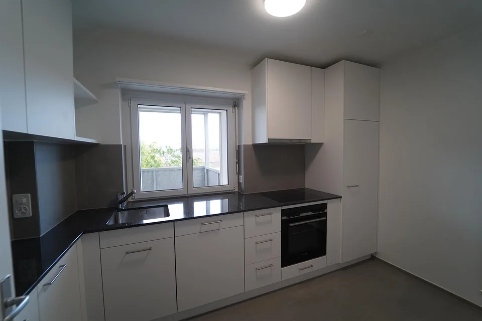 Stilvolles Wohnen in Basel mit neuem Badezimmer und Küche