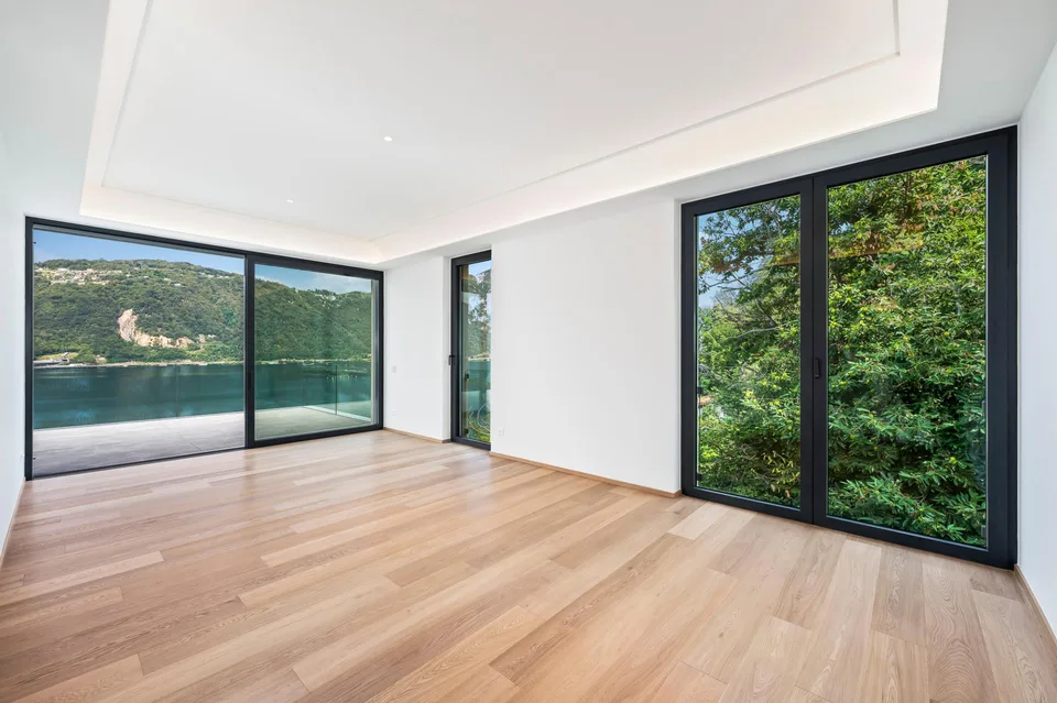 PRESTIGIOSO ATTICO DI DESIGN CON TERRAZZA VISTA LAGO
