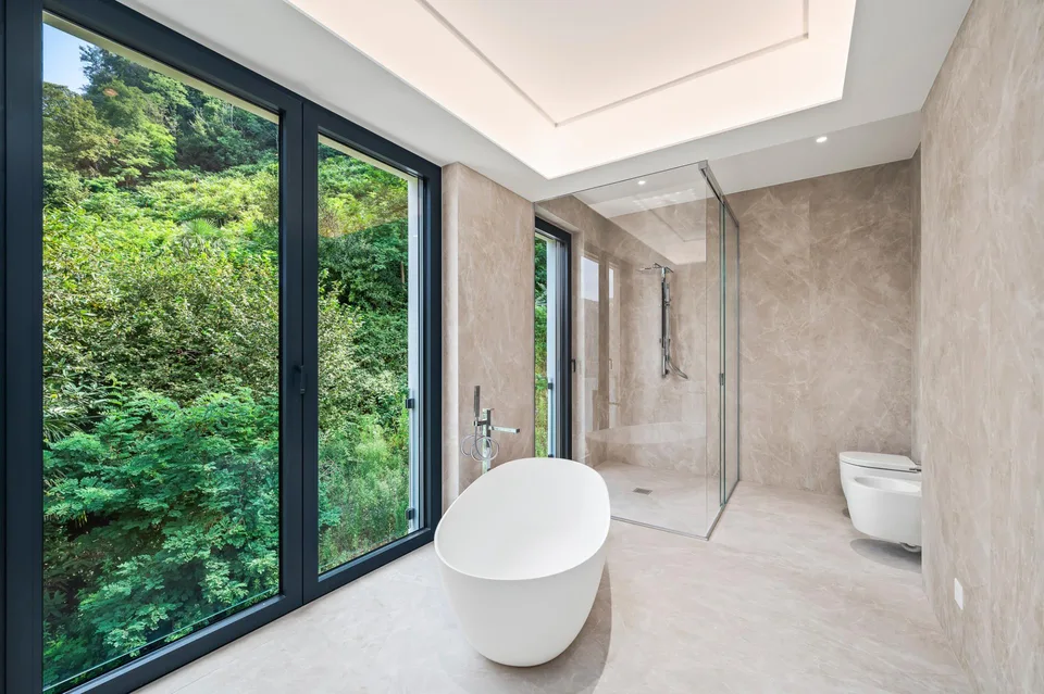 PRESTIGIOSO ATTICO DI DESIGN CON TERRAZZA VISTA LAGO