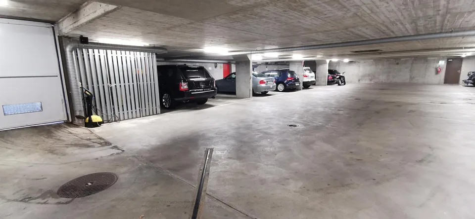 "Bringen Sie Ihr Auto ins Trockene"