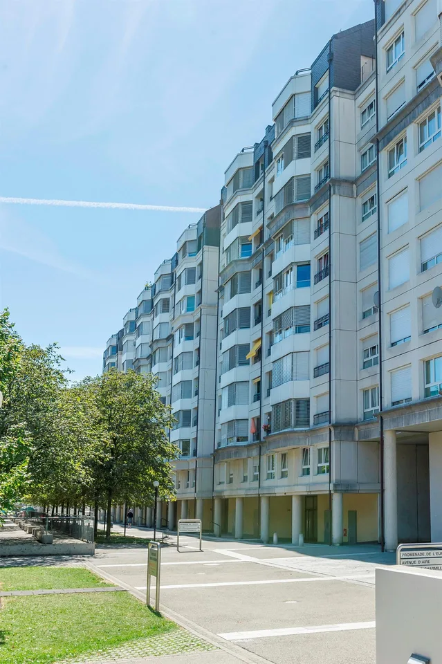 Un box sécurisé à louer aux Charmilles