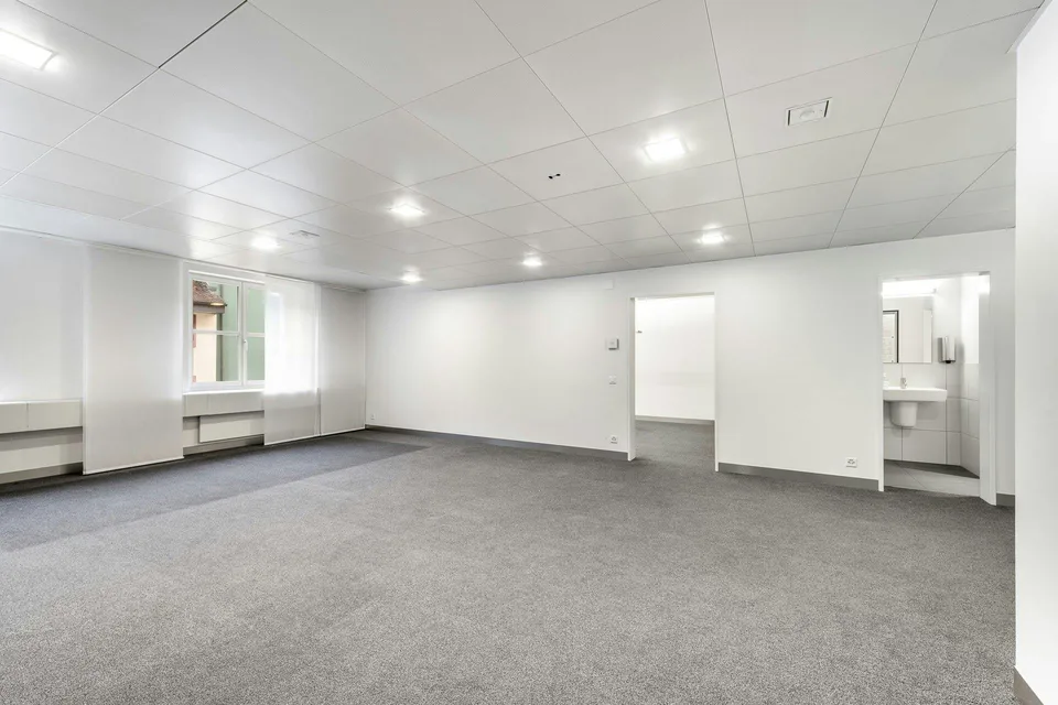 Neue Büro-/Praxisfläche mit ca. 100 m² im 1. OG - mitten im «Stedtl...