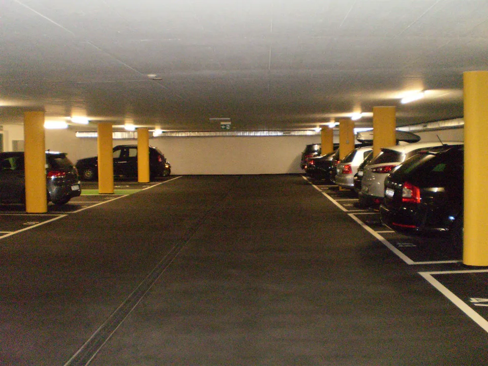 Neuerer Tiefgaragenplatz zu vermieten