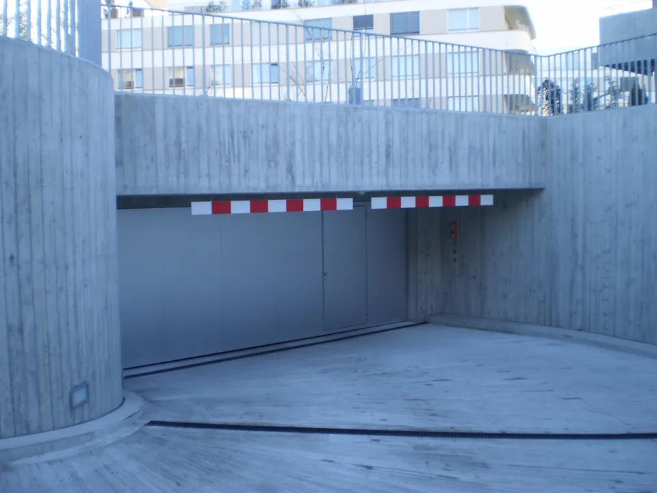 Neuerer Tiefgaragenplatz zu vermieten