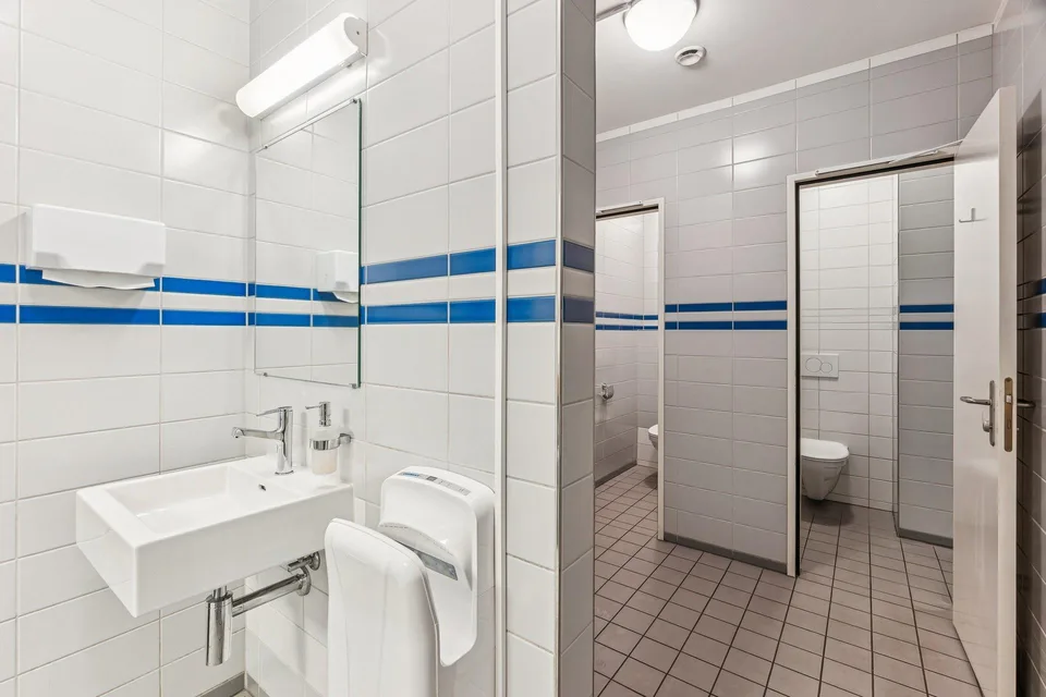 Ausgebaut und zentral - Ihr neues Büro in Zürich! – photo 10 sur 10