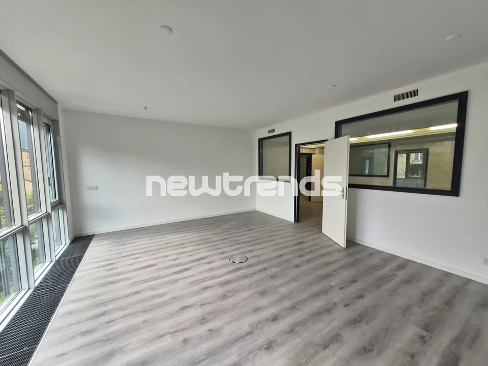 Lugano: affittasi prestigioso ufficio vista lago di 6 locali, doppi... – foto 15 di 21