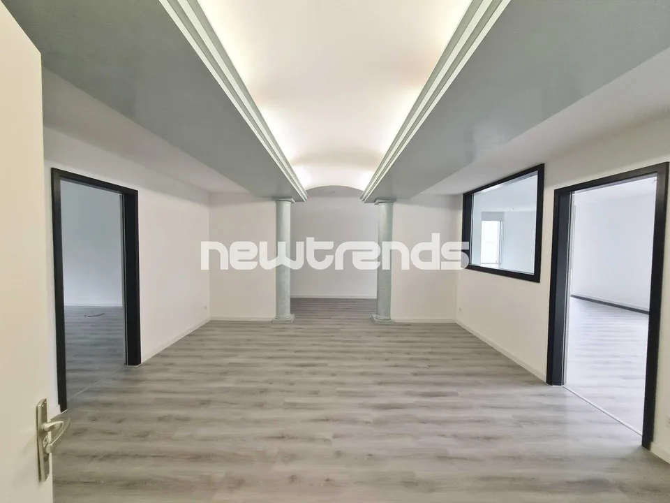 Lugano: affittasi prestigioso ufficio vista lago di 6 locali, doppi...