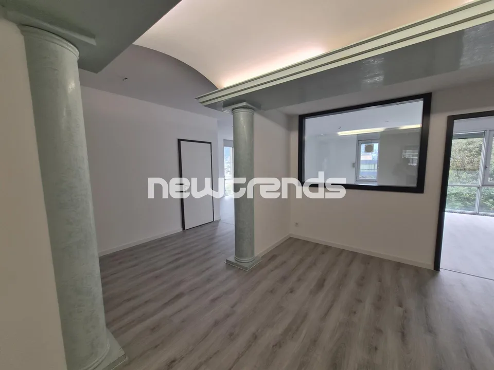 Lugano: affittasi prestigioso ufficio vista lago di 6 locali, doppi...